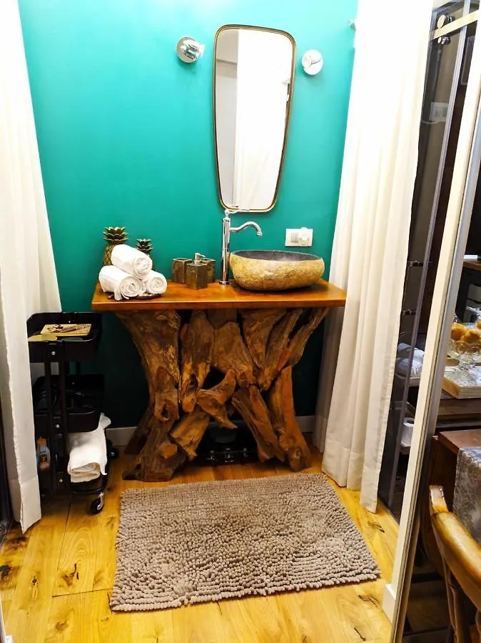 Apartment Beautiful Basement-Tony Appartment-In The Heart Of Milan Italy