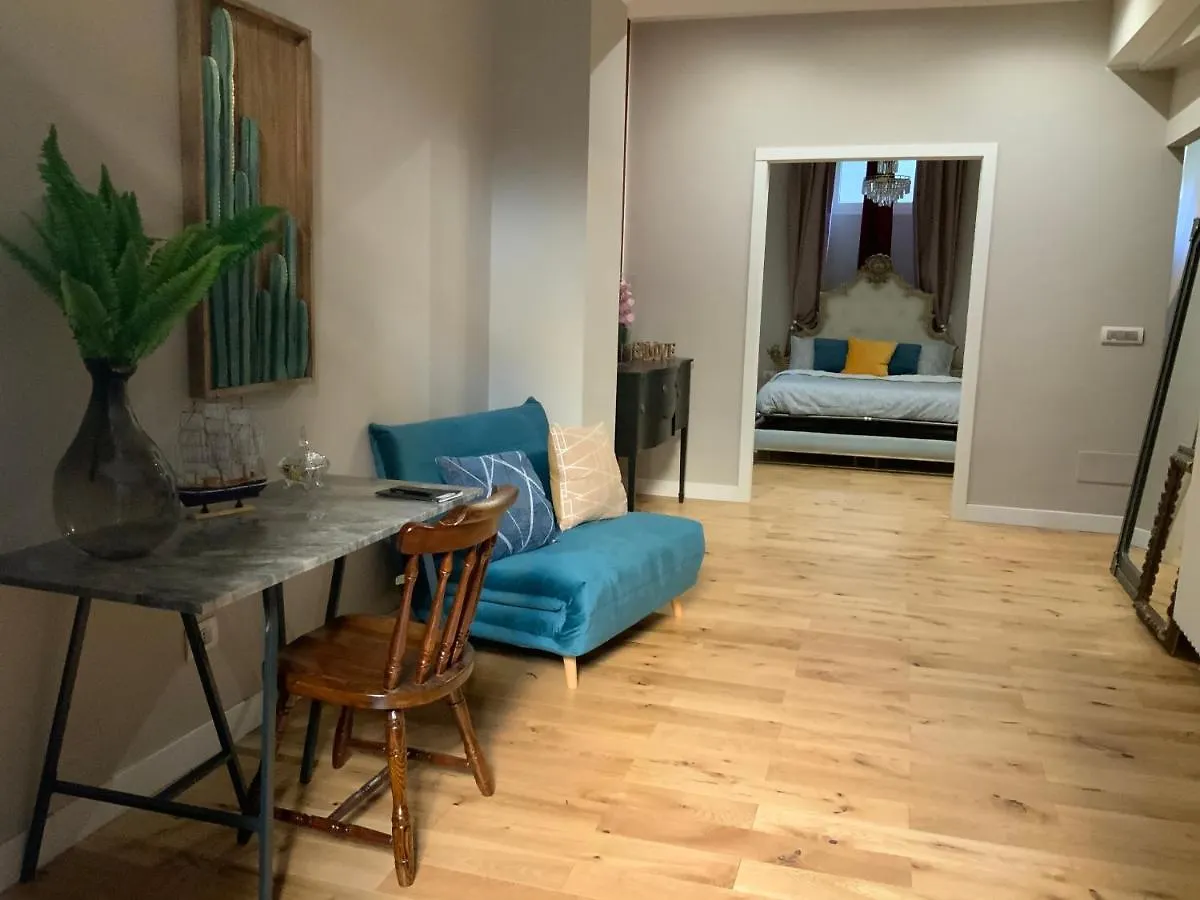 Beautiful Basement-Tony Appartment-In The Heart Of Milan contacts